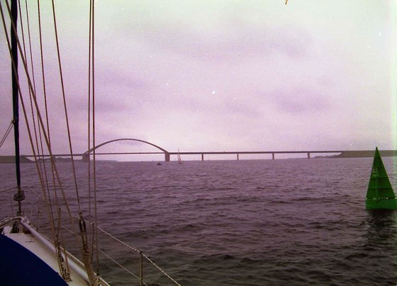本土とFEHMAM島を結ぶ橋を潜り、バルチック海側へ
