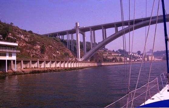 中型船の入港を視野に入れた最初の橋